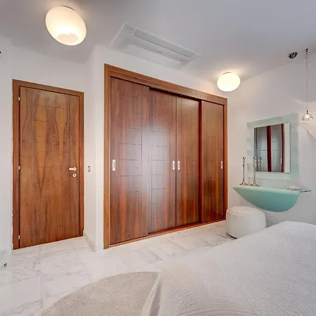 Вилла El Duque Private Lux *