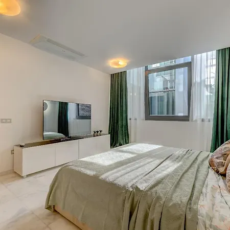 El Duque Private Lux Адехе