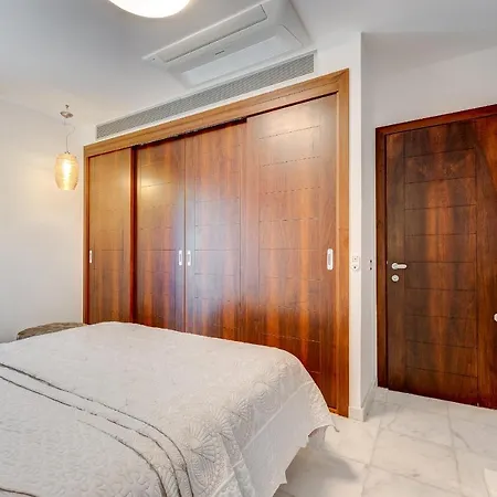 El Duque Private Lux Адехе