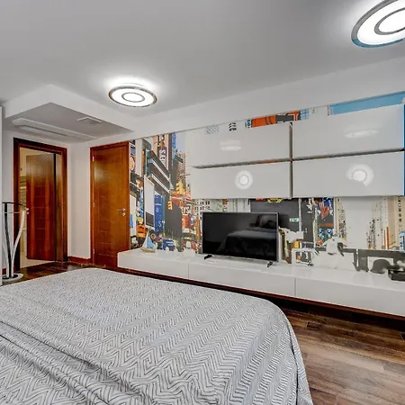 Вілла El Duque Private Lux