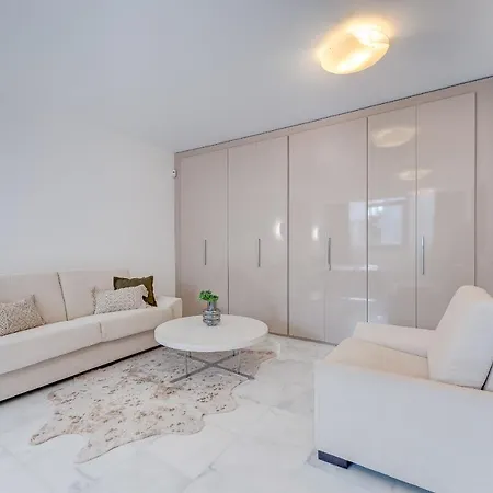 El Duque Private Lux Адехе