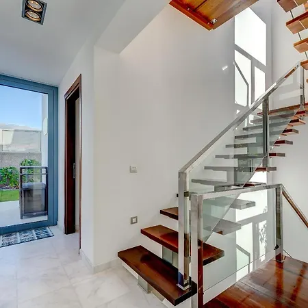 Вілла El Duque Private Lux